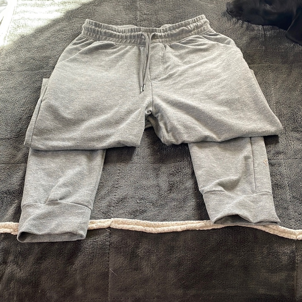 Athletic peg leg sweatpants